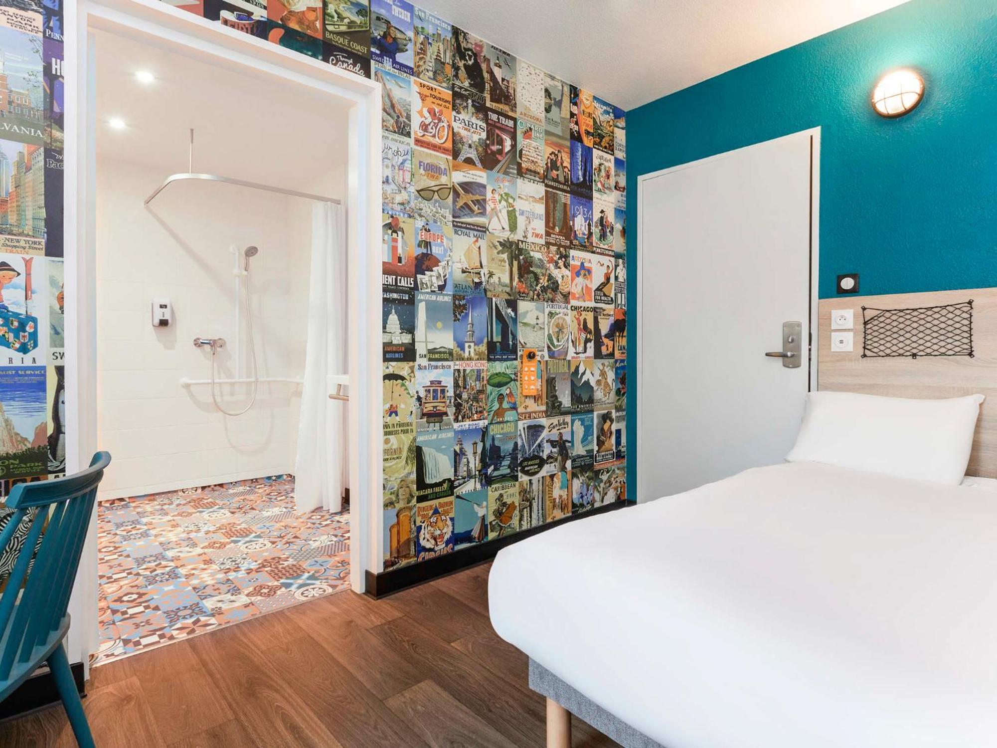 Hotelf1 Centre Devant Les Ponts Hotel