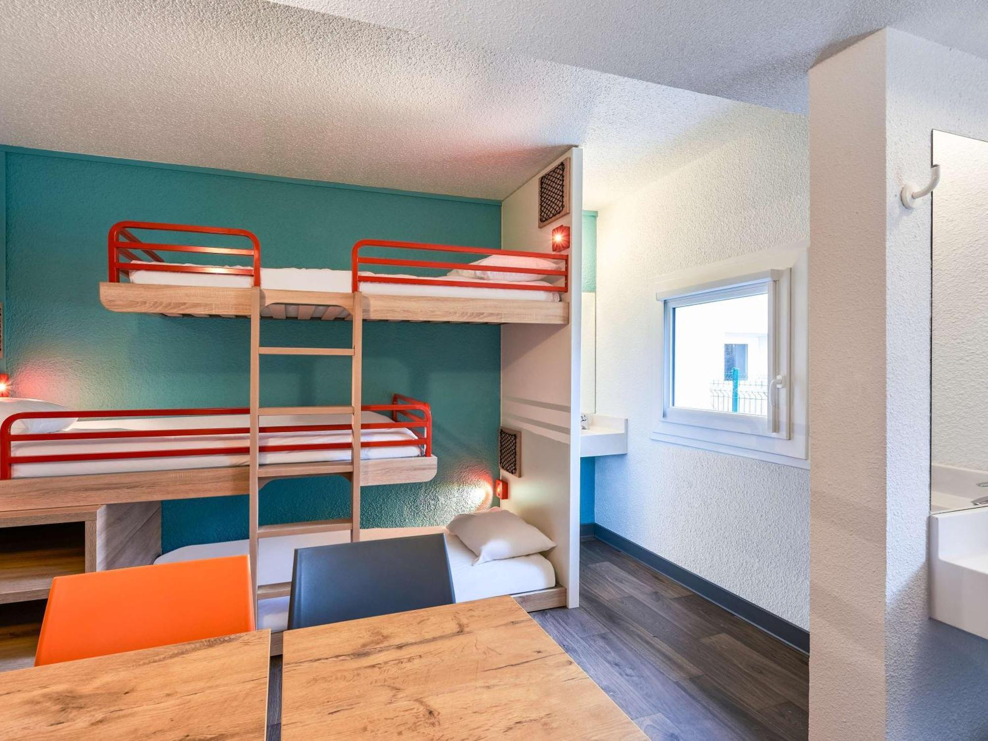 Hotel Hotelf1 Centre Devant Les Ponts